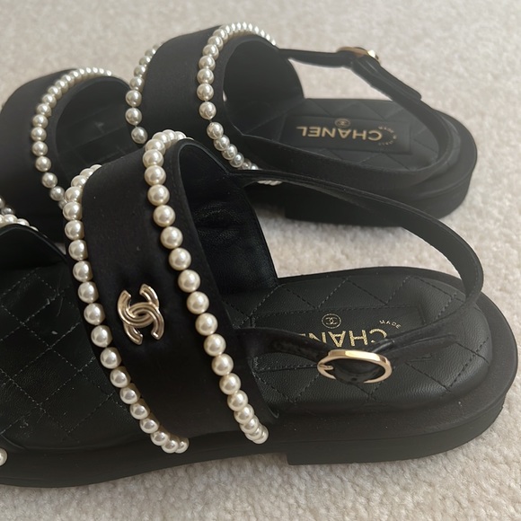Chanel Pearl Sandals. Cruise collection 2022 - Picture 7 of 13